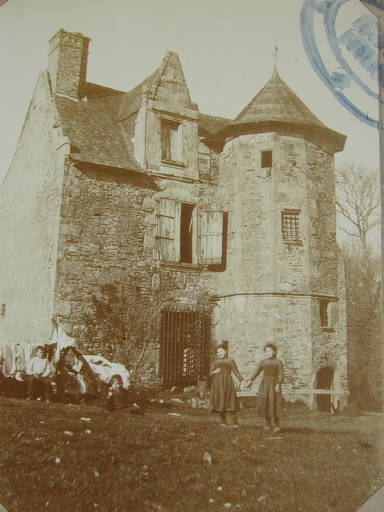 Le manoir sur une photo du début du 20e siècle ; Le manoir de La Rivaudière