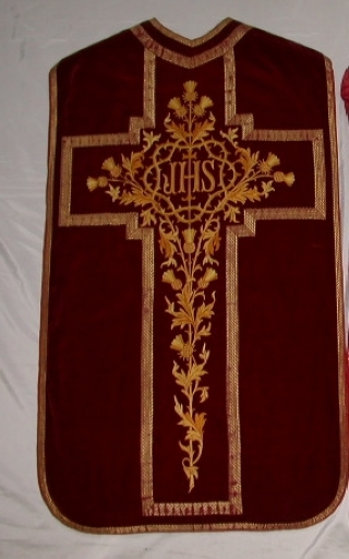 Ornement rouge : Chasuble