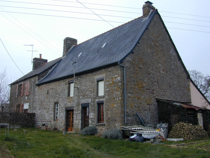 Vue générale des deux logis : élévation nord-ouest