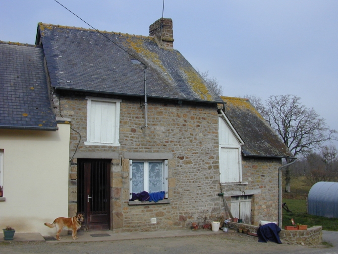Vue générale de la ferme : élévation sud