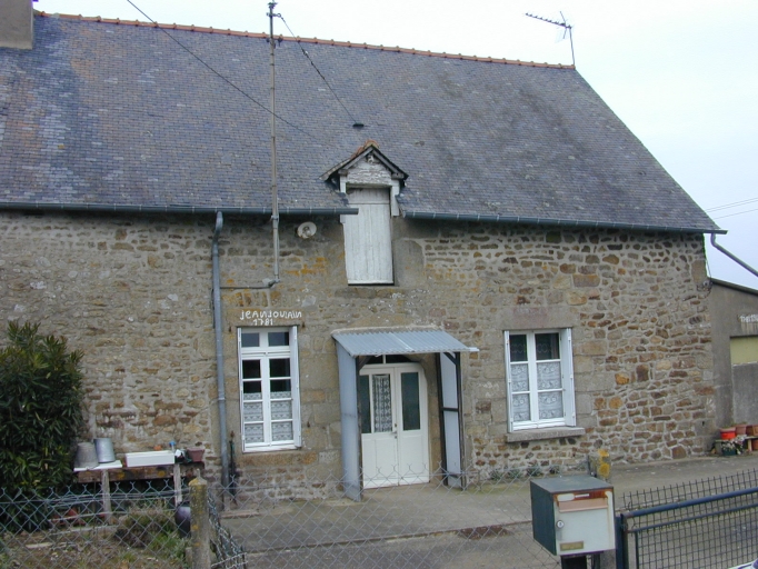 Façade principale de la ferme datée de 1781