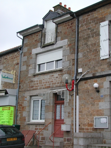 Vue générale de la maison à boutique