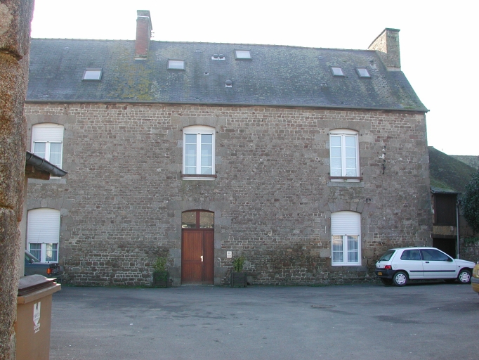 Façade nord du presbytère ; Le presbytère