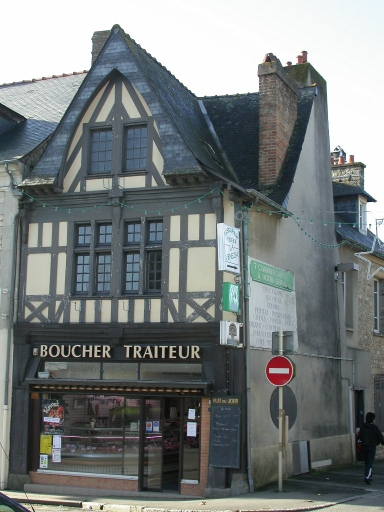 Vue générale ; Maison à boutique en pan de bois