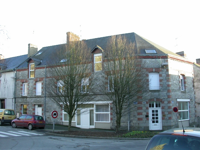 Vue générale ; Ancien café-hôtel