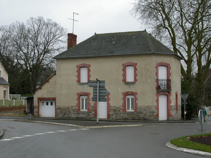 Vue générale ; Ancien café, rue de Saint-Germain