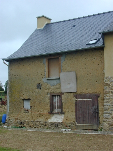 Façade principale de la ferme ; Ferme datée 1727 : La Chapronnière