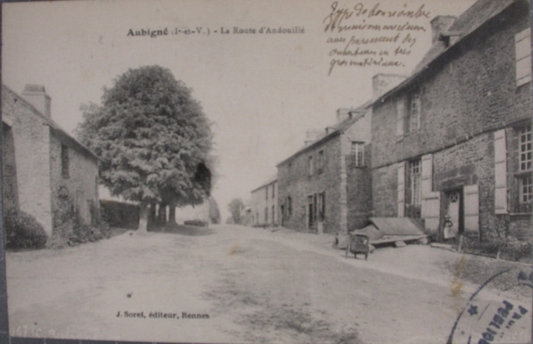 Carte postale de la route d'Andouillé ; La route d'Andouillé