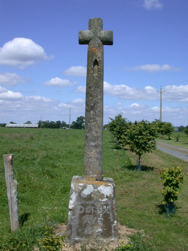 Vue générale ; Croix de chemin (R.N. 175)