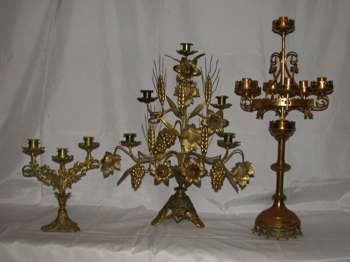3 paires de chandeliers d'autel ; 3 paires de chandeliers d'autel ; 3 paires de chandeliers d'autel