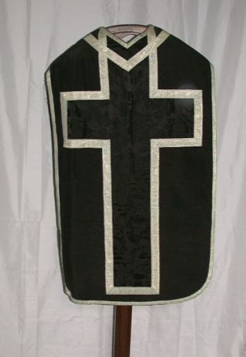 Ornement noir 1 : chasuble