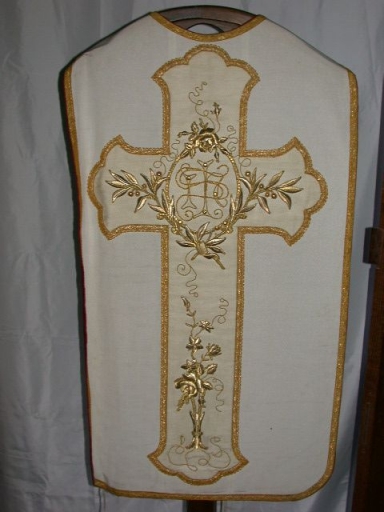 Ornement blanc 4 :chasuble