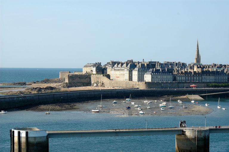 Vue générale de la ville de Saint-Malo depuis le fort de la Cité d'Aleth ; Vue générale de la ville de Saint-Malo depuis le fort de la Cité d'Aleth