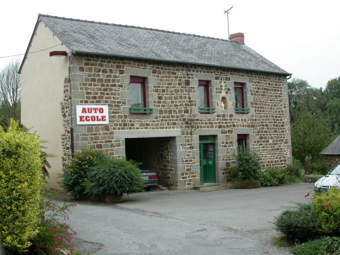Vue générale ; Ancienne boutique du maréchal-ferrrand