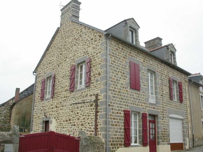 Vue générale ; Maison à boutique, rue du Stade