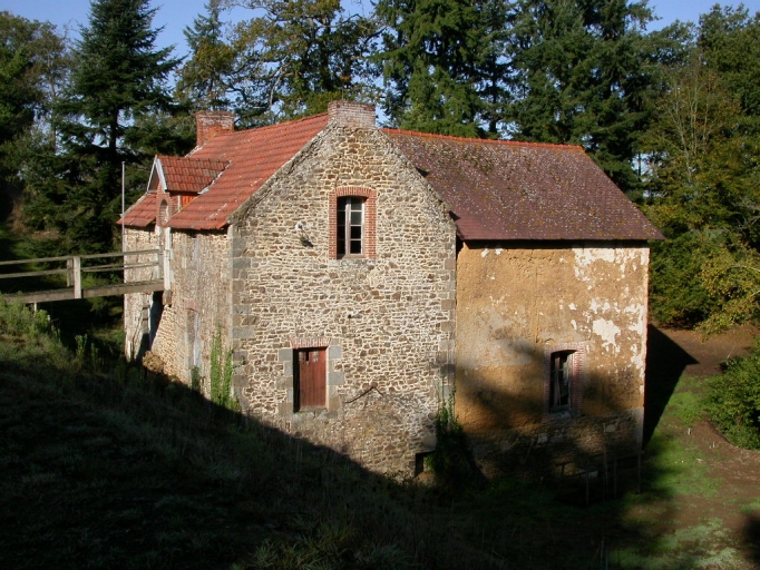 Le moulin du Chesnay-Piguelais ; Vue générale ; L'ancien moulin du Chesnay-Piguelais