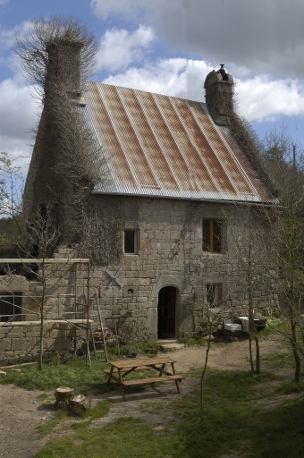 Vue générale sud-ouest ; Talhouët Saint-Adrien, logis à une pièce par étage