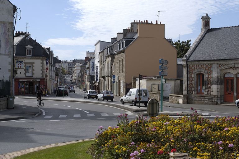 Vue générale de l'avenue prise du nord. ; Vue générale de l'avenue Victor Hugo prise du nord.