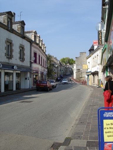 Vue vers le nord ; Rue de Pontivy, vue vers le nord
