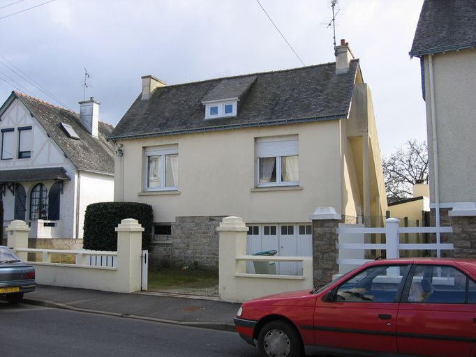 Vue générale de la façade sur la rue.