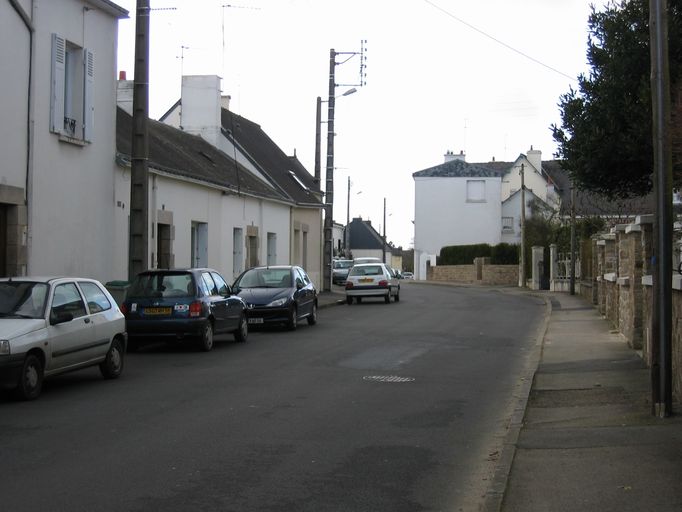 Vue de la rue vers l'ouest. ; Vue générale.