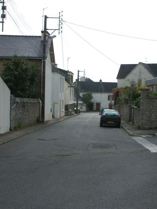 Vue générale prise vers le sud de la partie médiane de la rue.