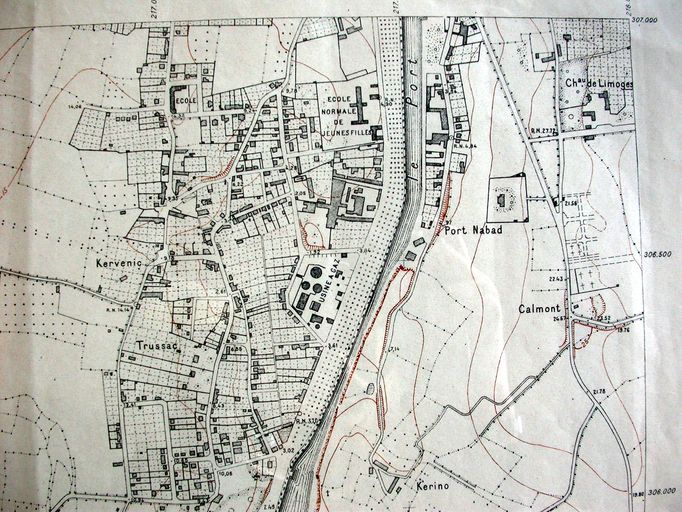 Plan de la commune par Gay,  Ministère de la Reconstruction, 1952. AM Vannes 9Fi.