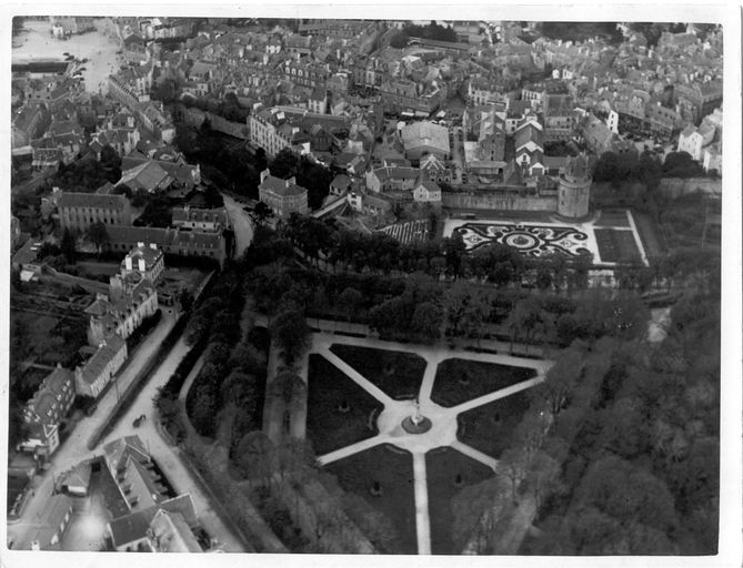 Vue aérienne du plateau de la Garenne vers 1950 : école Saint-Joseph à gauche. Carte postale Cim, Macon. ; Vue aérienne du plateau de la Garenne vers 1950 : école Saint-Joseph à gauche. Carte postale Cim, Macon. ; Vue aérienne du plateau de la Garenne vers 1950. Carte postale Cim, Macon. Fonds privé. ; Vue aérienne du plateau de la Garenne vers 1950 : école Saint-Joseph à gauche. Carte postale Cim, Macon. ; Vue aérienne du plateau de la Garenne vers 1950 : école Saint-Joseph à gauche. Carte postale Cim, Macon. ; Vue aérienne du plateau de la Garenne vers 1950 : école Saint-Joseph à gauche. Carte postale Cim, Macon. ; Vue aérienne du plateau de la Garenne vers 1950 : école Saint-Joseph à gauche. Carte postale Cim, Macon.