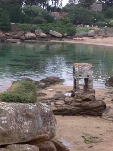 Perros-Guirec, Ploumanac'h. Oratoire Saint-Guirec (limite 11ème siècle 12ème siècle) ; Vue générale  ; Perros-Guirec, Ploumanac'h. Oratoire Saint-Guirec (vers 1100)