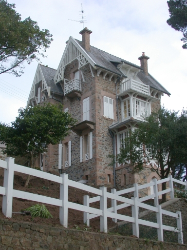Vue générale ; Perros-Guirec, Trestrignel. Maison de villégiature (1er quart du 20ème siècle)
