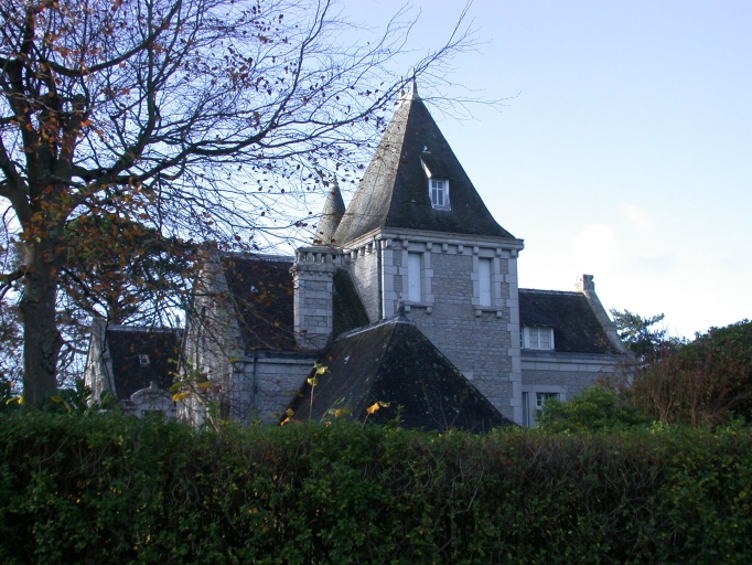 Vue générale ; Perros-Guirec, Kroas-ar-Skin. Maison de villégiature (vers 1900)