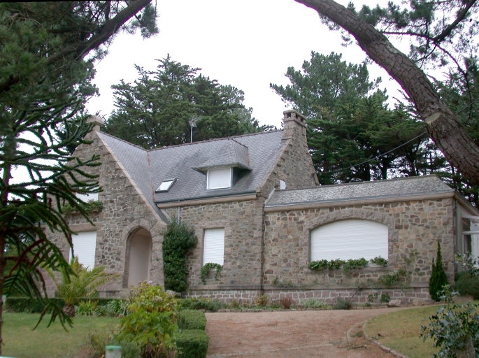 Vue générale ; Perros-Guirec, la Clarté. Maison (2ème quart du 20ème siècle)
