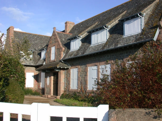 Vue générale ; Perros-Guirec, Ploumanac'h. Maison dite Ty An Trez Hor (2ème quart du 20ème siècle)