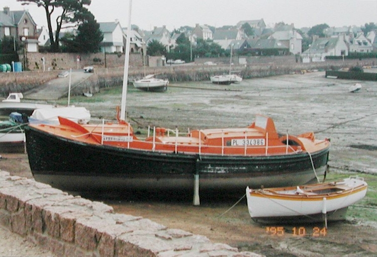 Aimée-Hilda avant sa restauration, à côté du 'Papilouka', en 1995