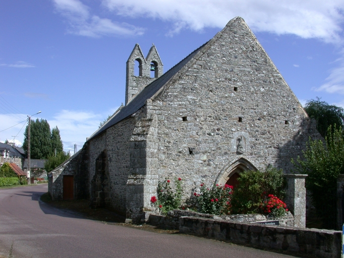 Vue générale : angle nord-ouest (état en 2006) ; Pléboulle, le Temple. Chapelle Notre-Dame (1ère moitié du 15ème siècle)