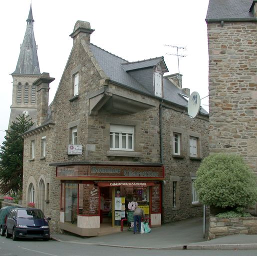 Vue générale ; Matignon, le Bourg. Maison à boutique (2ème quart du 20ème siècle)