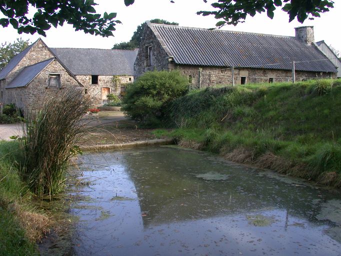 Vue générale ; Matignon, les Salines. Ferme (17ème siècle ?)