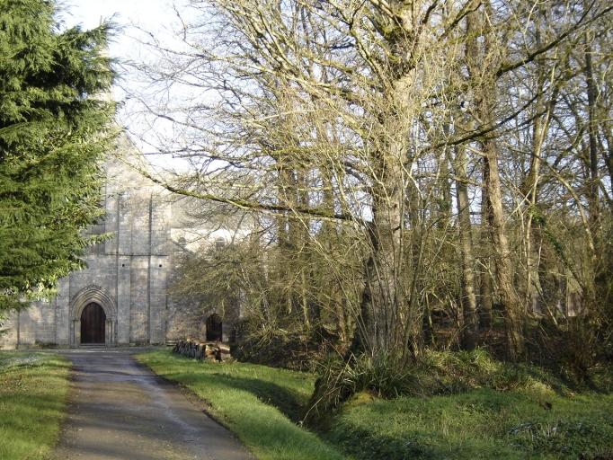 Vue générale de l'abbaye depuis l'entrée (2006)