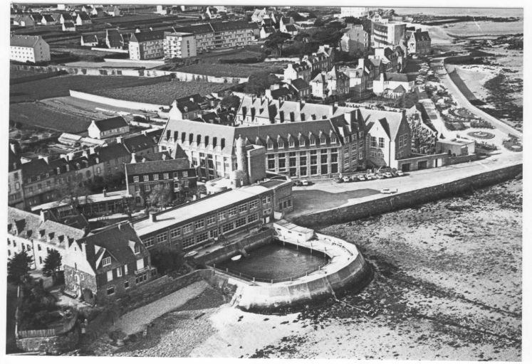 Vue aérienne de l'établissement, vers 1970 ; Vue aérienne, vers 1970 