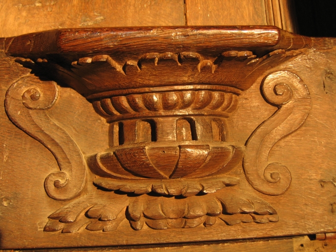 Miséricorde : vase ornemental