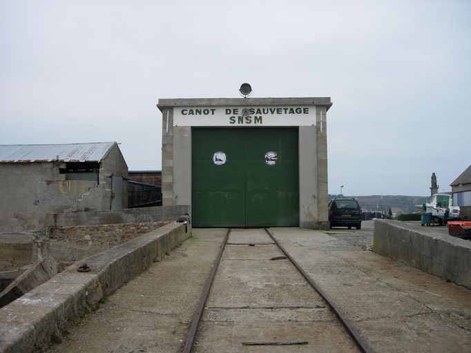 Vue générale de l'abri du canot de sauvetage ; Abri du canot de sauvetage