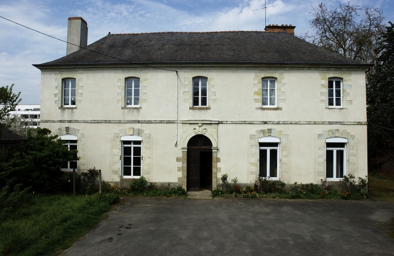 Vue générale sud ; Le château du Haut Bois