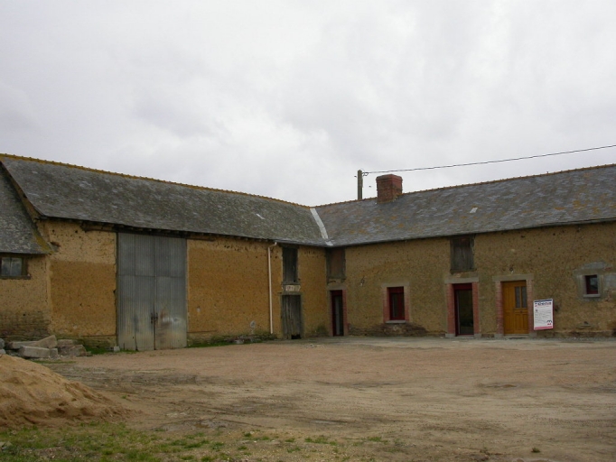 Vue générale sud-est ; La ferme de la Haute Bouvrais