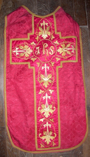 Ornement rouge 3 : chasuble