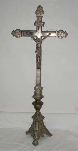 Vue générale : croix d'autel