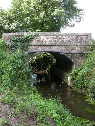 Vue générale ; Pont près de la Ville Boulay