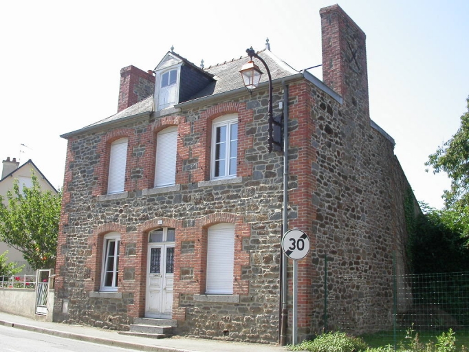 Vue générale nord-est ; Maison de la rue de la Libération 