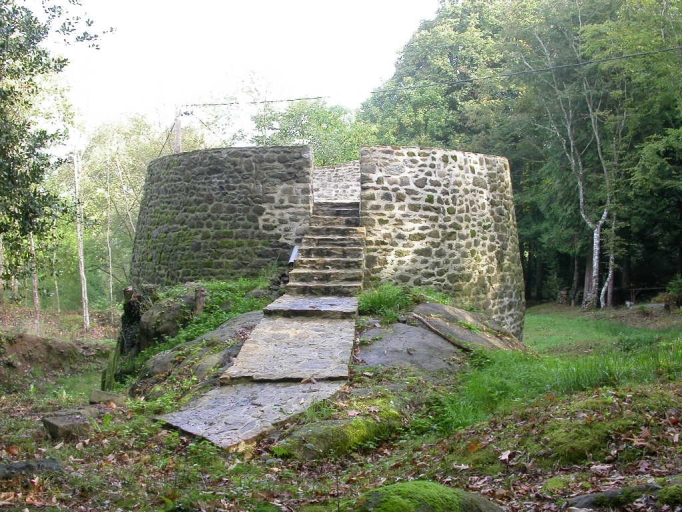 Vue générale ; Ancien four à chaux de Beaufort