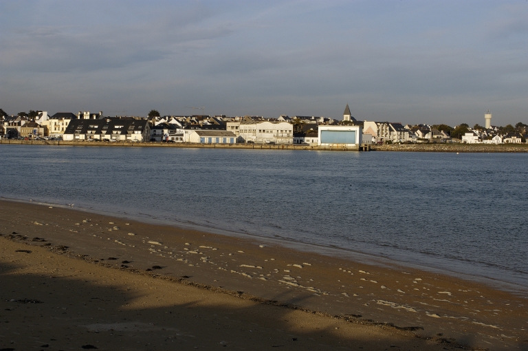 Vue sur Etel depuis la rive ouest de la rivière en Plouhinec ; Vue sur Etel depuis la rive ouest de la rivière en Plouhinec