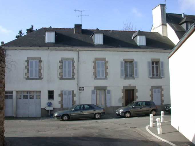 Vue générale élévation façade est sur rue.